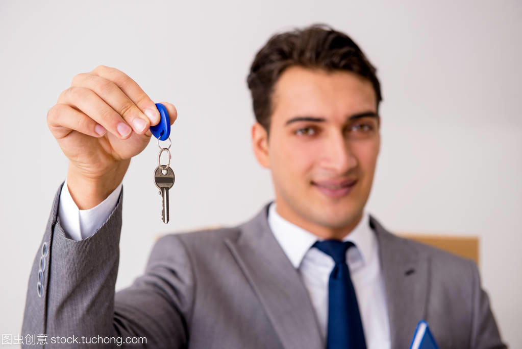 房地產(chǎn)經(jīng)紀(jì)人 開(kāi)啟新房之旅的鑰匙與向?qū)?></a></div>
<div   id=